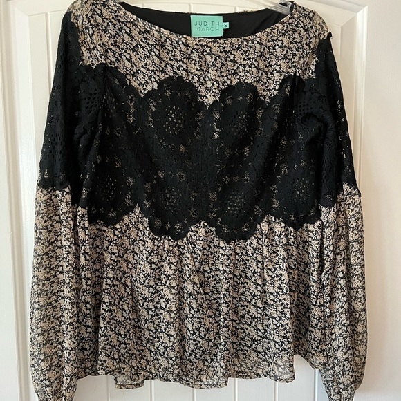 Judith March Tops - 𝅺JUDITH March Black and Ivory Blouse with black lace overlay, fully lined, SZ S
